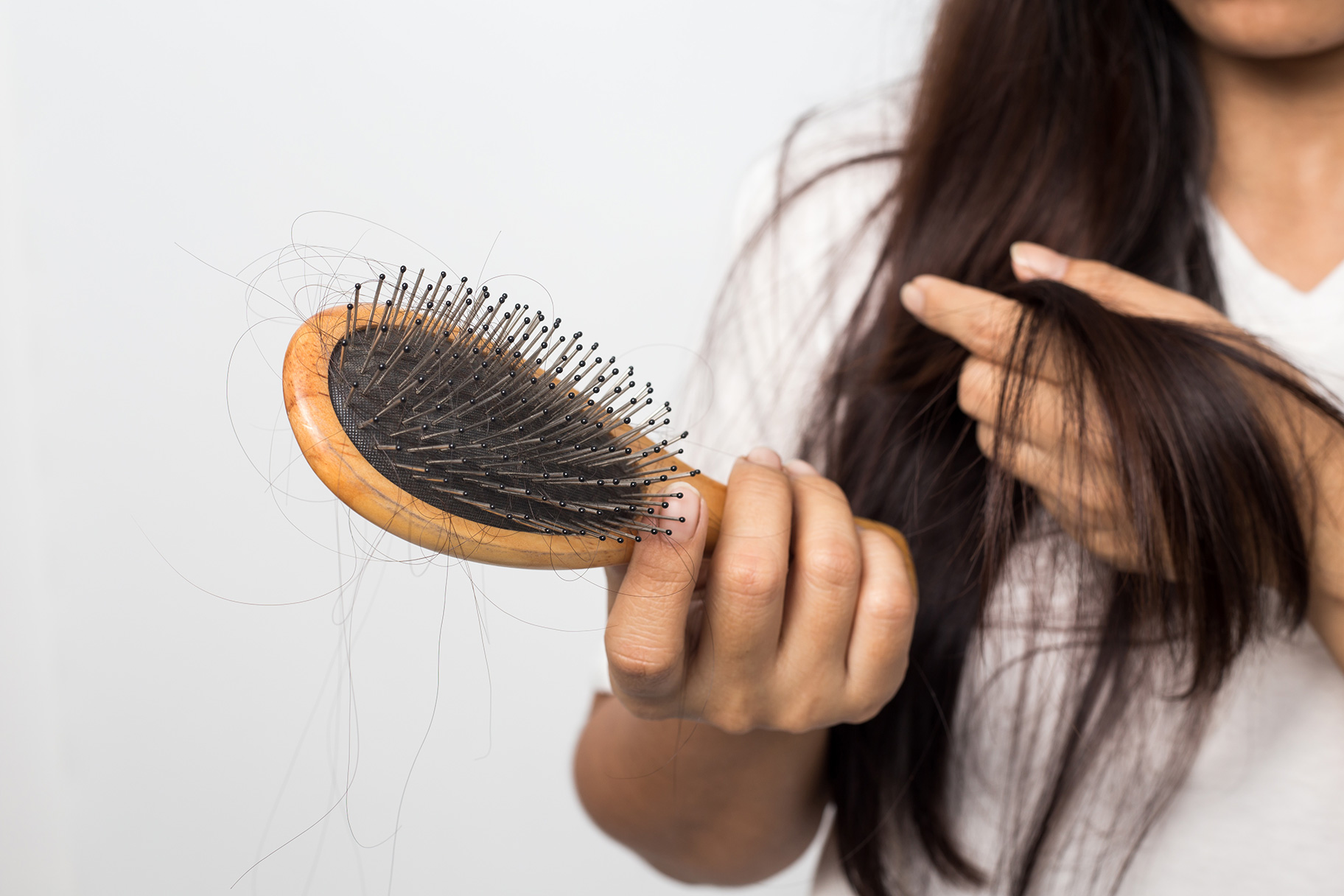 ۷ مورد از مهمترین علل ریزش مو